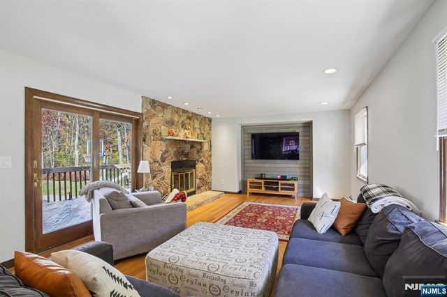 4 Ledgewood Trail, Kinnelon Borough, NJ 07405