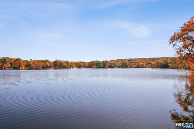 4 Ledgewood Trail, Kinnelon Borough, NJ 07405