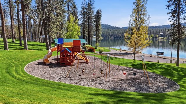 16340 N Greenfield Ct, Nine Mile Falls, WA 99026