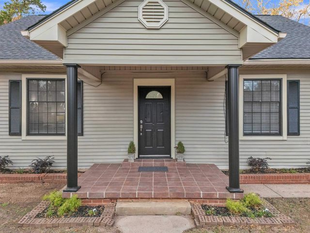 1809 Tryon Rd, Longview, TX 75601