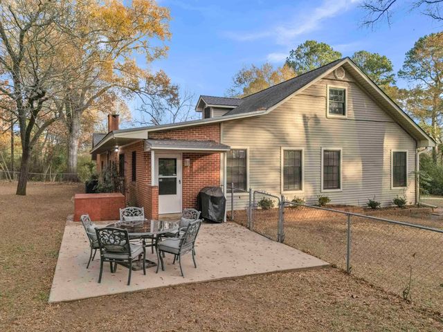 1809 Tryon Rd, Longview, TX 75601