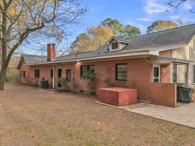 1809 Tryon Rd, Longview, TX 75601