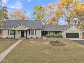 1809 Tryon Rd, Longview, TX 75601