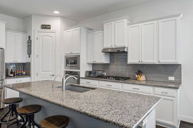 124 Redtail LN, Leander, TX 78641