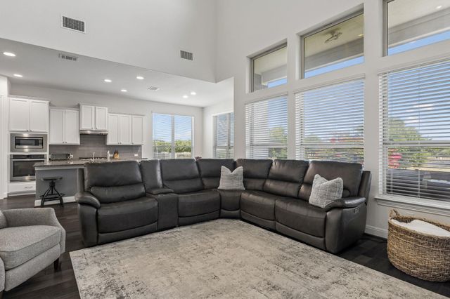 124 Redtail LN, Leander, TX 78641