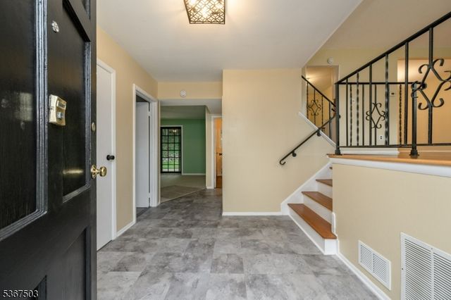 43 Barry Dr, Rockaway Twp., NJ 07866