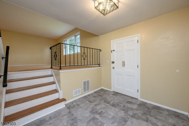 43 Barry Dr, Rockaway Twp., NJ 07866