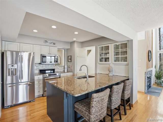 4965 Grover Drive, Brighton, MI 48116
