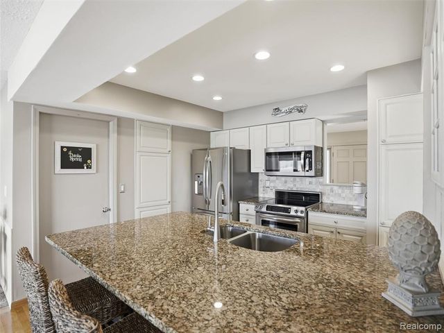 4965 Grover Drive, Brighton, MI 48116