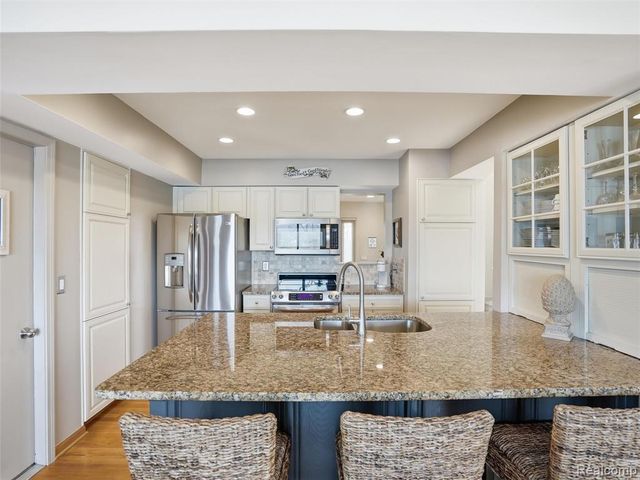 4965 Grover Drive, Brighton, MI 48116