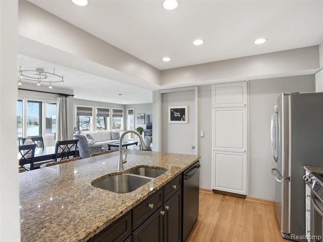 4965 Grover Drive, Brighton, MI 48116