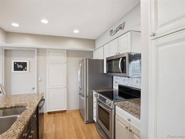 4965 Grover Drive, Brighton, MI 48116
