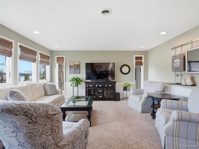 4965 Grover Drive, Brighton, MI 48116