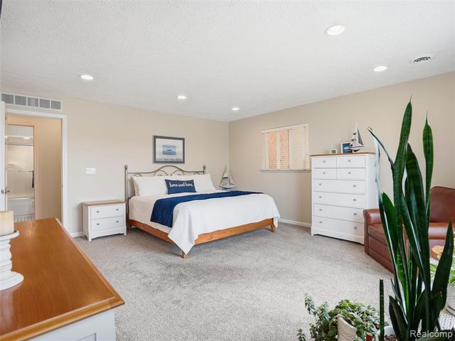 4965 Grover Drive, Brighton, MI 48116