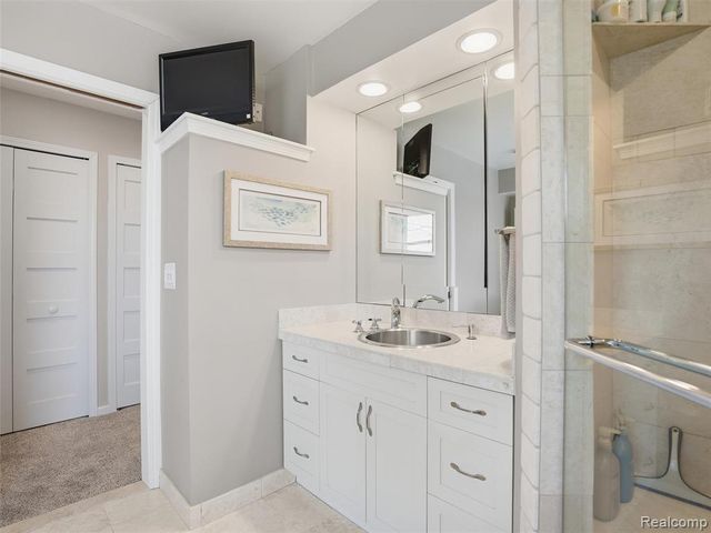 4965 Grover Drive, Brighton, MI 48116