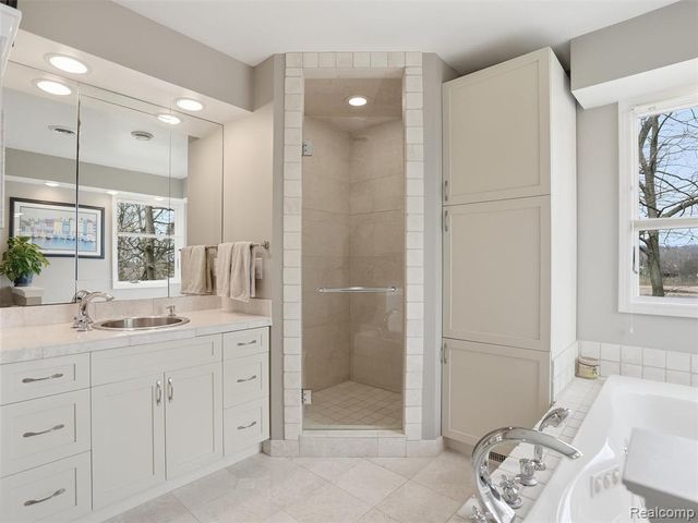 4965 Grover Drive, Brighton, MI 48116