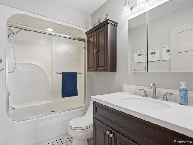 4965 Grover Drive, Brighton, MI 48116