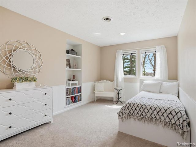 4965 Grover Drive, Brighton, MI 48116