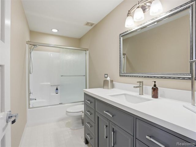 4965 Grover Drive, Brighton, MI 48116