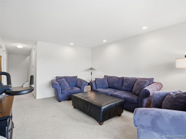 4965 Grover Drive, Brighton, MI 48116
