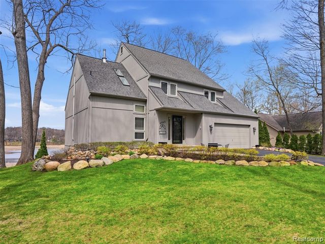 4965 Grover Drive, Brighton, MI 48116