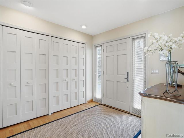 4965 Grover Drive, Brighton, MI 48116