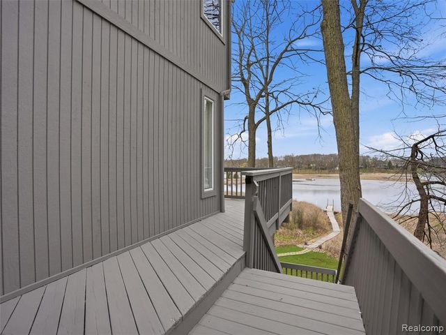 4965 Grover Drive, Brighton, MI 48116