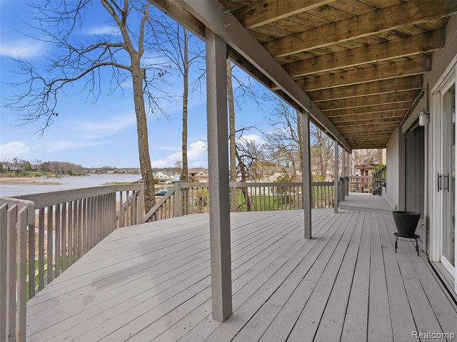 4965 Grover Drive, Brighton, MI 48116