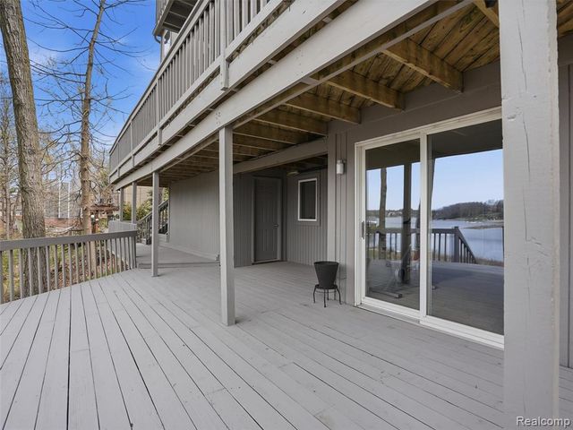 4965 Grover Drive, Brighton, MI 48116