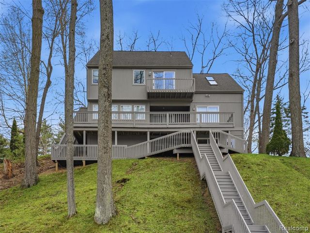 4965 Grover Drive, Brighton, MI 48116