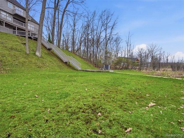 4965 Grover Drive, Brighton, MI 48116