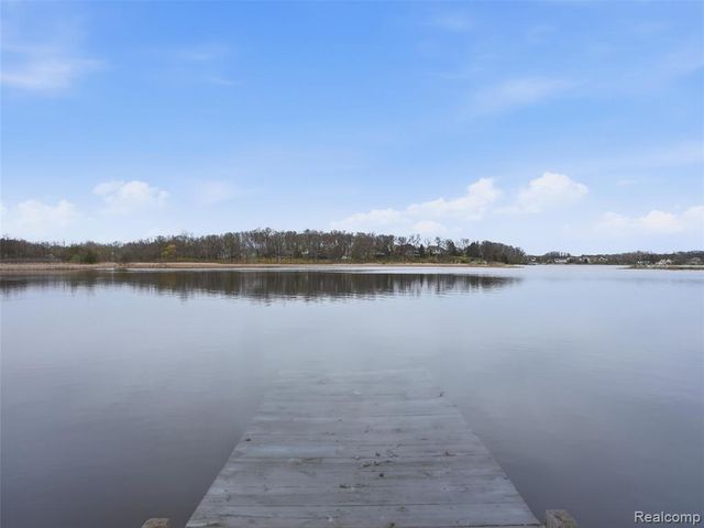 4965 Grover Drive, Brighton, MI 48116