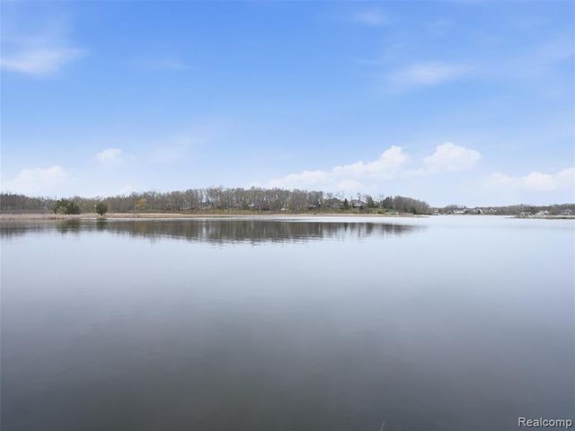 4965 Grover Drive, Brighton, MI 48116