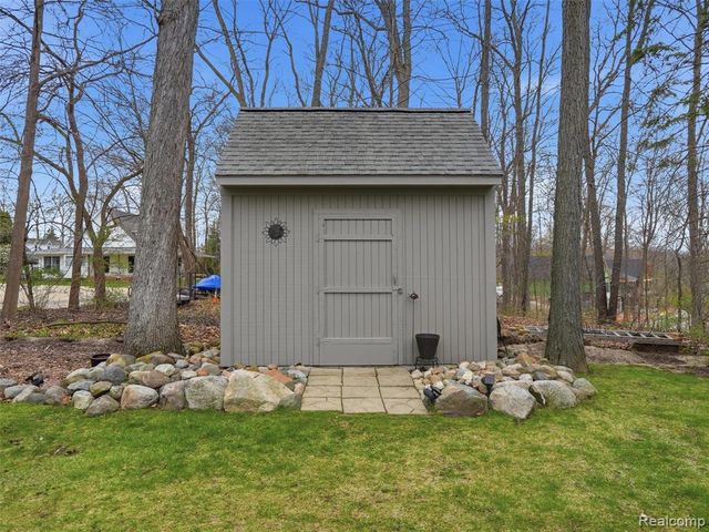 4965 Grover Drive, Brighton, MI 48116