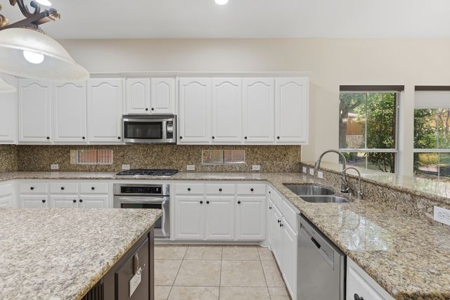 708 Hackberry Ridge Drive, Mckinney, TX 75072