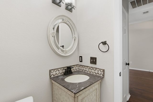 708 Hackberry Ridge Drive, Mckinney, TX 75072