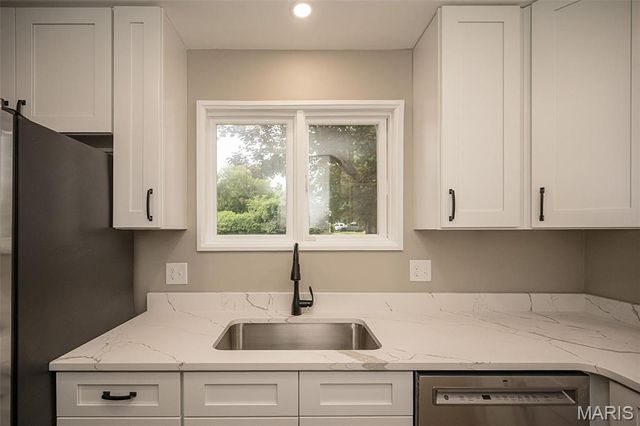 2568 Bonniebrook Drive, Maryland Heights, MO 63043