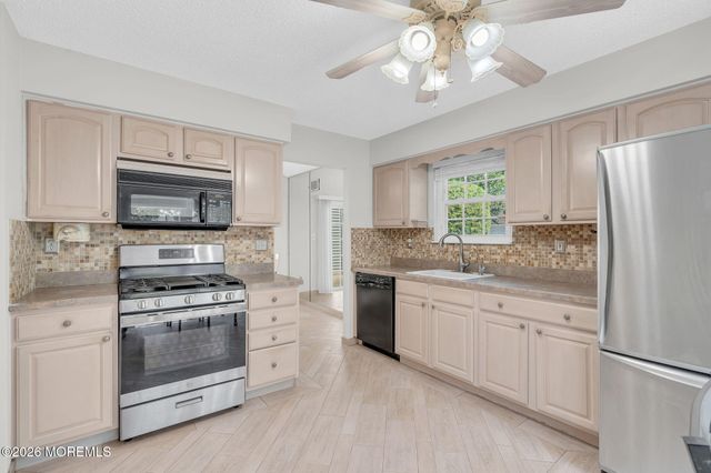 7 Petunia Place, Freehold, NJ 07728