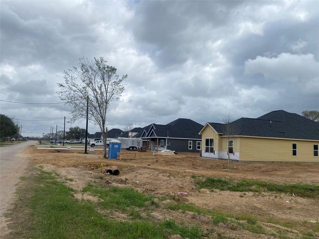 175 Oak Cluster Drive, Columbus, TX 78934