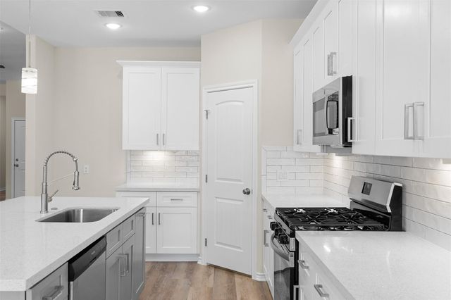 175 Oak Cluster Drive, Columbus, TX 78934