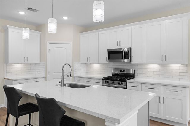 175 Oak Cluster Drive, Columbus, TX 78934