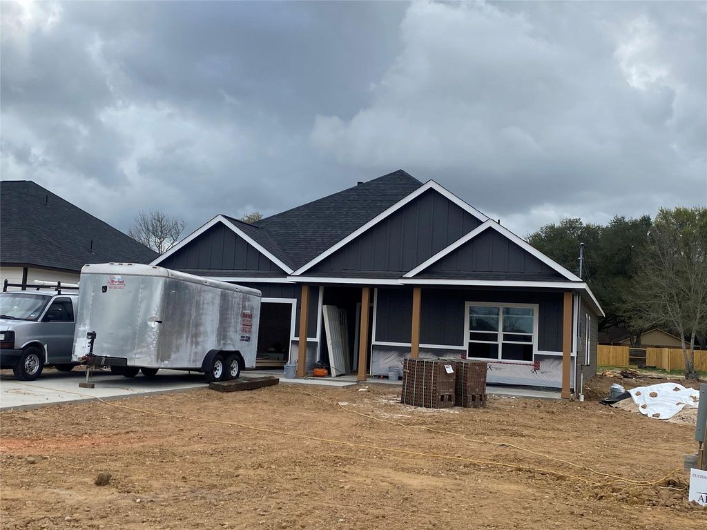 175 Oak Cluster Drive, Columbus, TX 78934