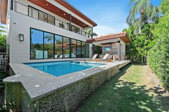 5831 Alton Rd, Miami Beach, FL 33140