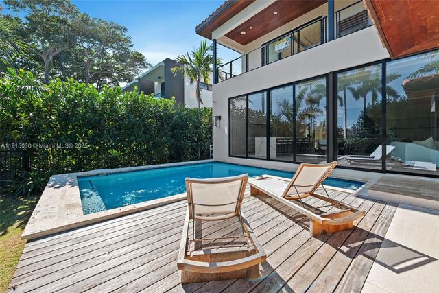 5831 Alton Rd, Miami Beach, FL 33140