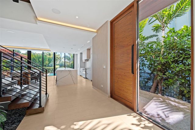 5831 Alton Rd, Miami Beach, FL 33140