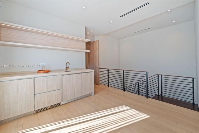 5831 Alton Rd, Miami Beach, FL 33140