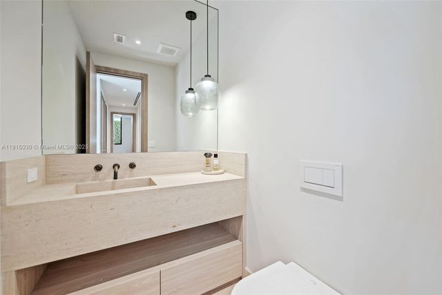 5831 Alton Rd, Miami Beach, FL 33140