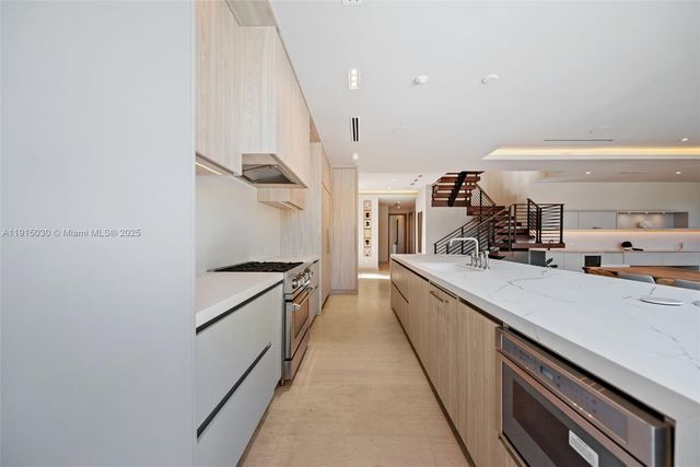 5831 Alton Rd, Miami Beach, FL 33140