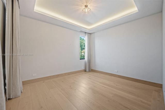 5831 Alton Rd, Miami Beach, FL 33140