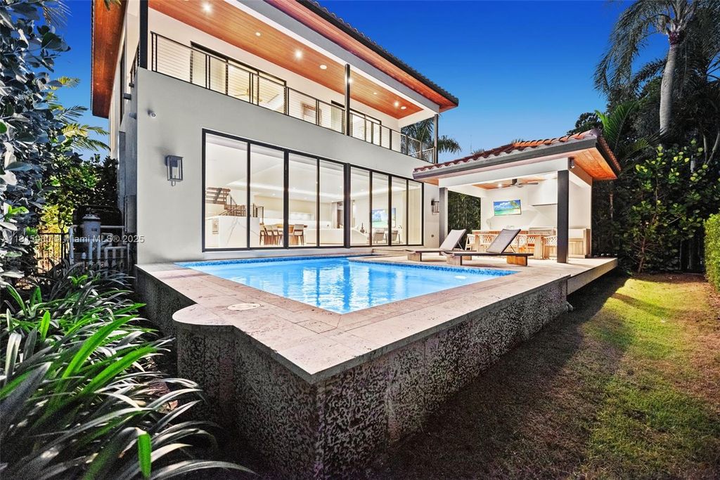 5831 Alton Rd, Miami Beach, FL 33140